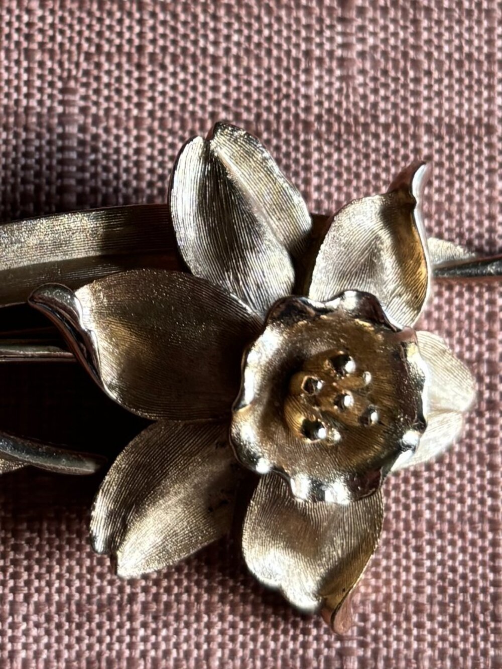 Vintage Signed CROWN TRIFARI Gold Tone Daffodil Flower Brooch Pin - Picture 3 of 3